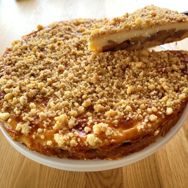 Szarlotka budyniowa z kruszonką