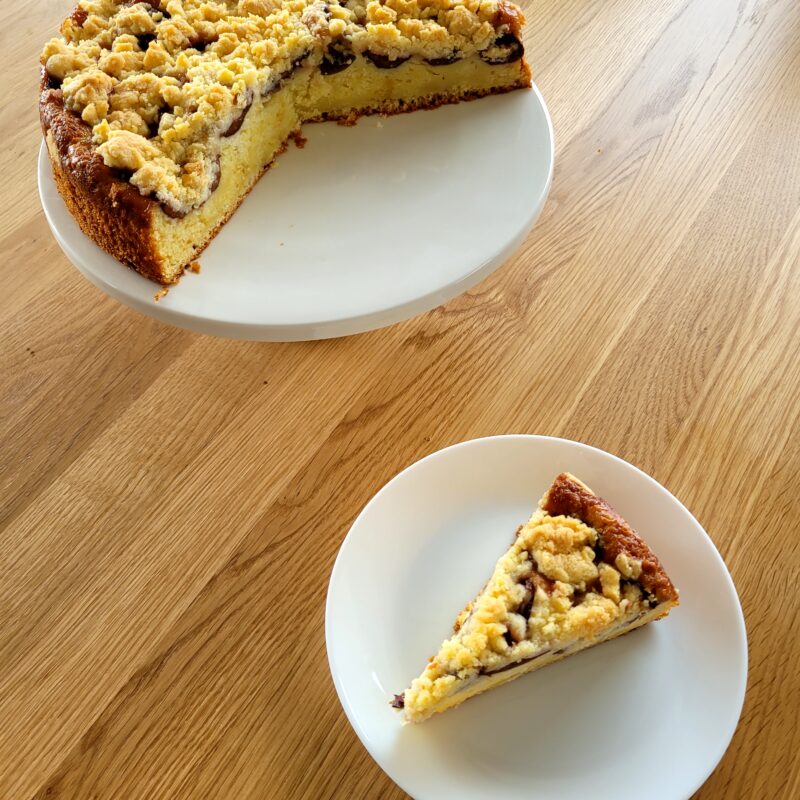 Ciasto z kruszonką i śliwkami